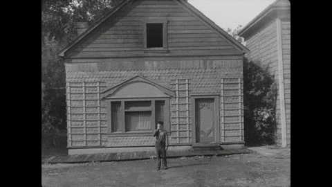Buster Keaton aussi têtu qu'un chinois dans sa maison-clou